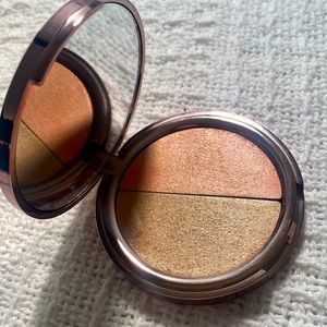 NWOT never used Girlactik Skin Glow bronzer/highlight compact in shade Moonlight